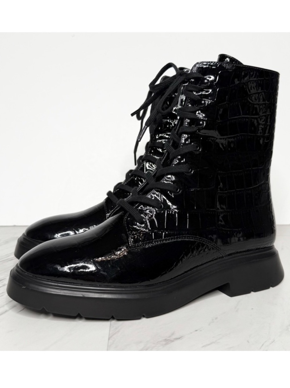 Stuart Weitzman Black Crocodile Embossed Leather Lace Up Boot 5B
